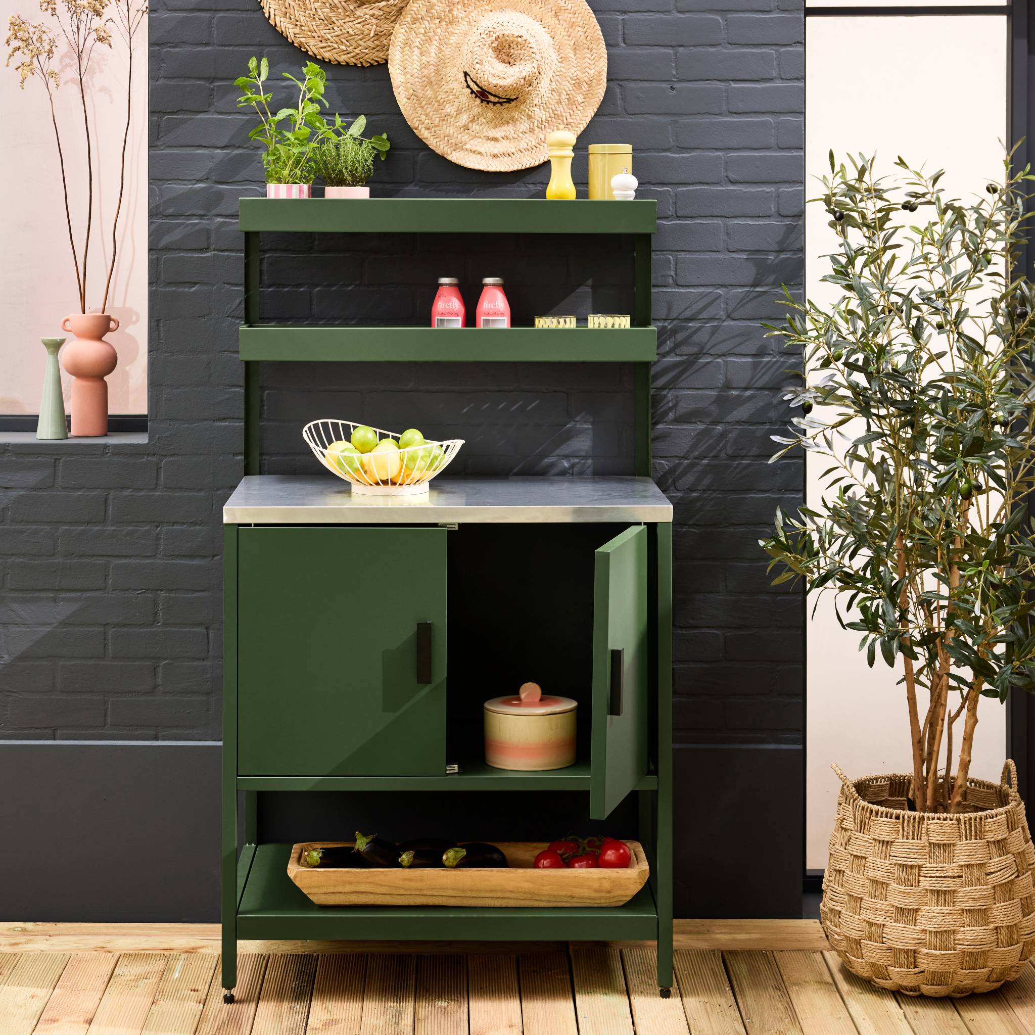 Cuisine d'extérieure en acier vert avec 2 étagères suspendues et 2 portes L80cm