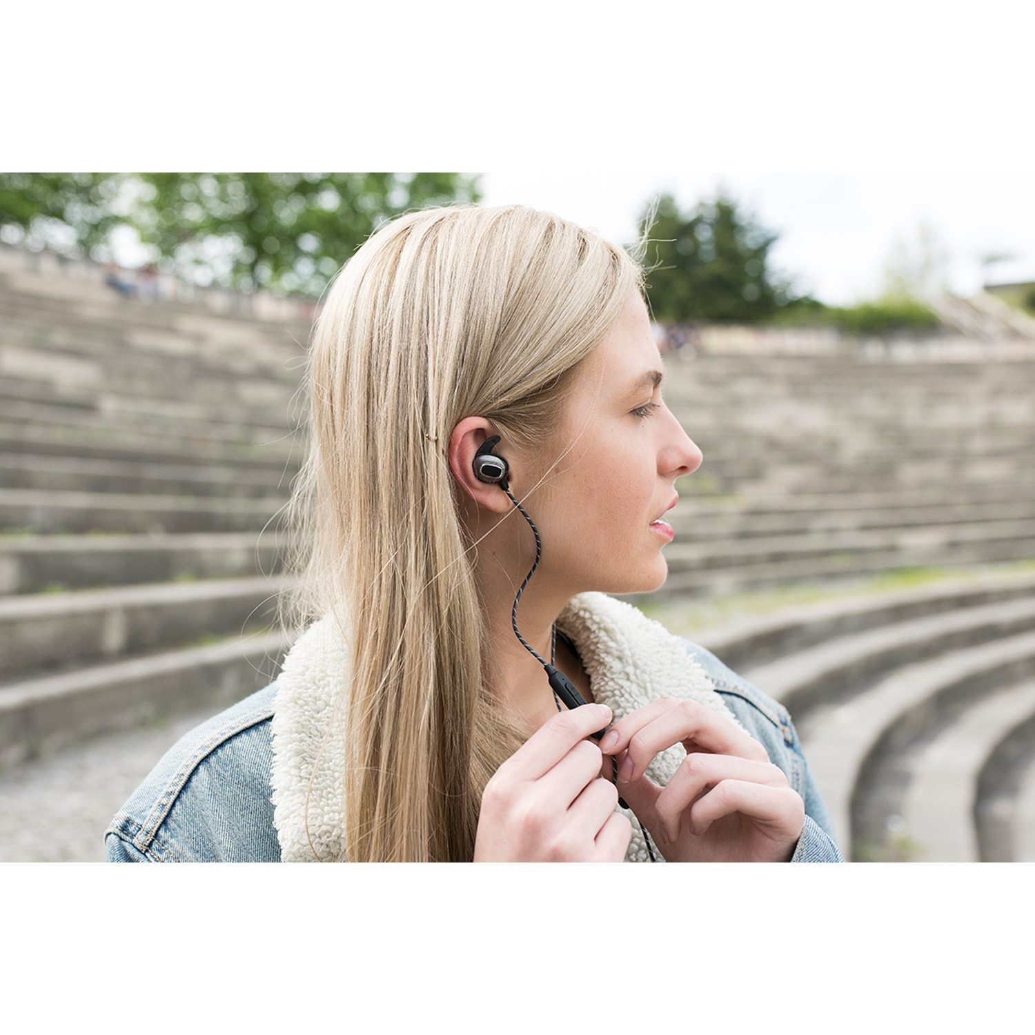 AURICOLARI MAGNUSSEN M4 in nero