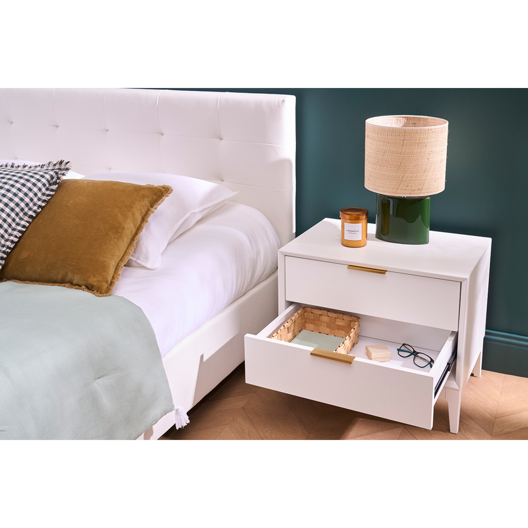 Table de chevet blanche mat et métal doré avec rangements GIANA