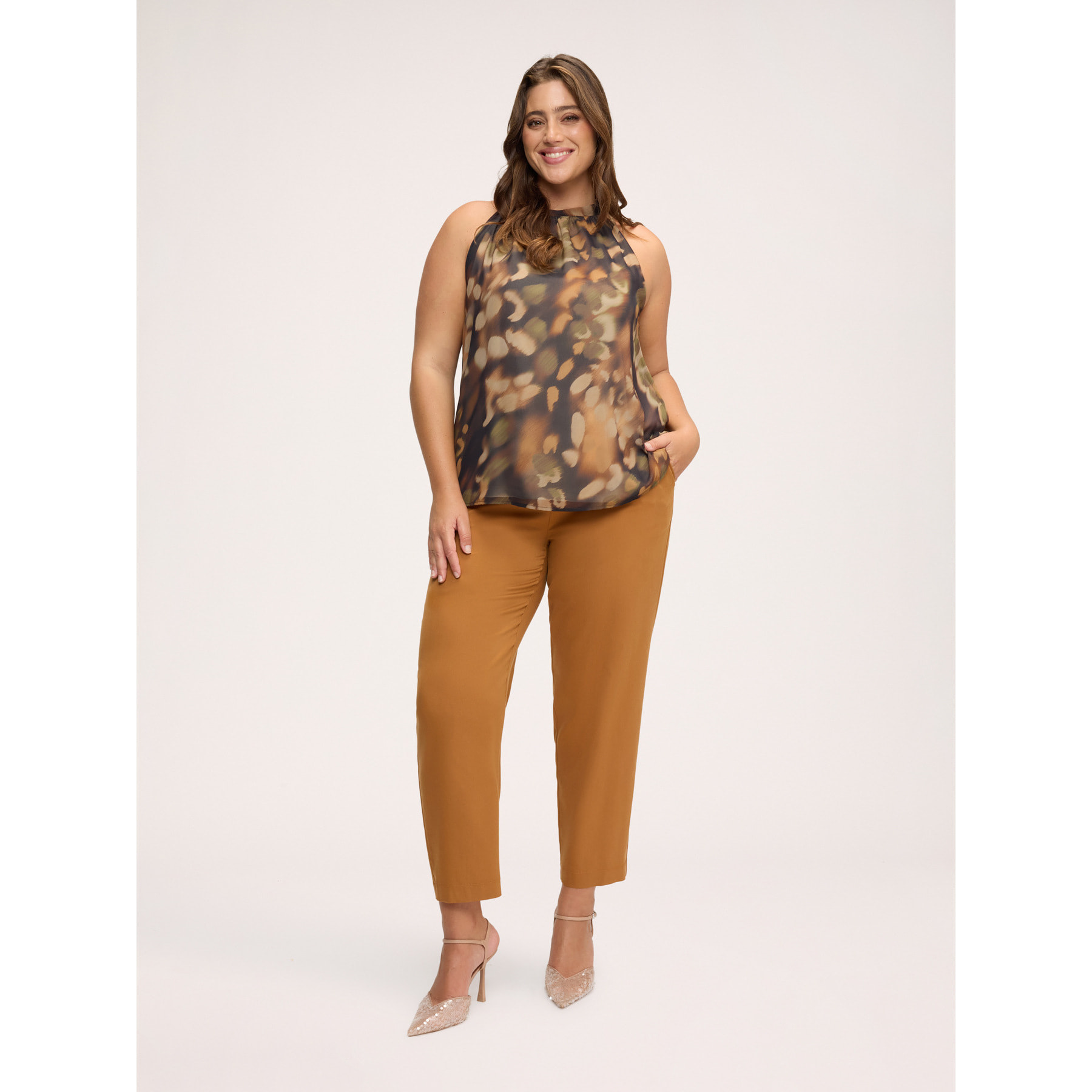 Fiorella Rubino - Blusa con stampa all over collo coreano - Marrone