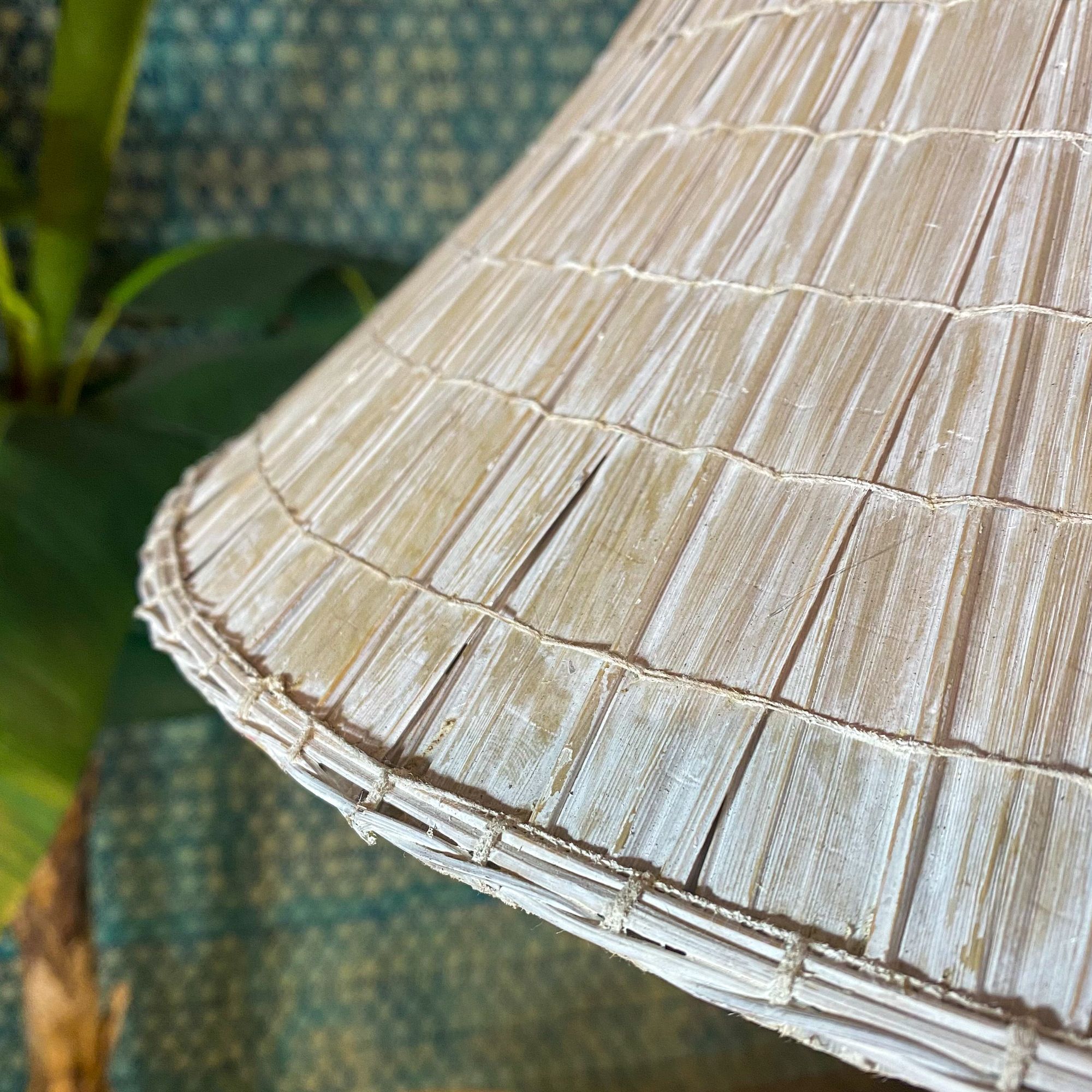 Suspension en feuilles de palmier blanche 55cm MAA