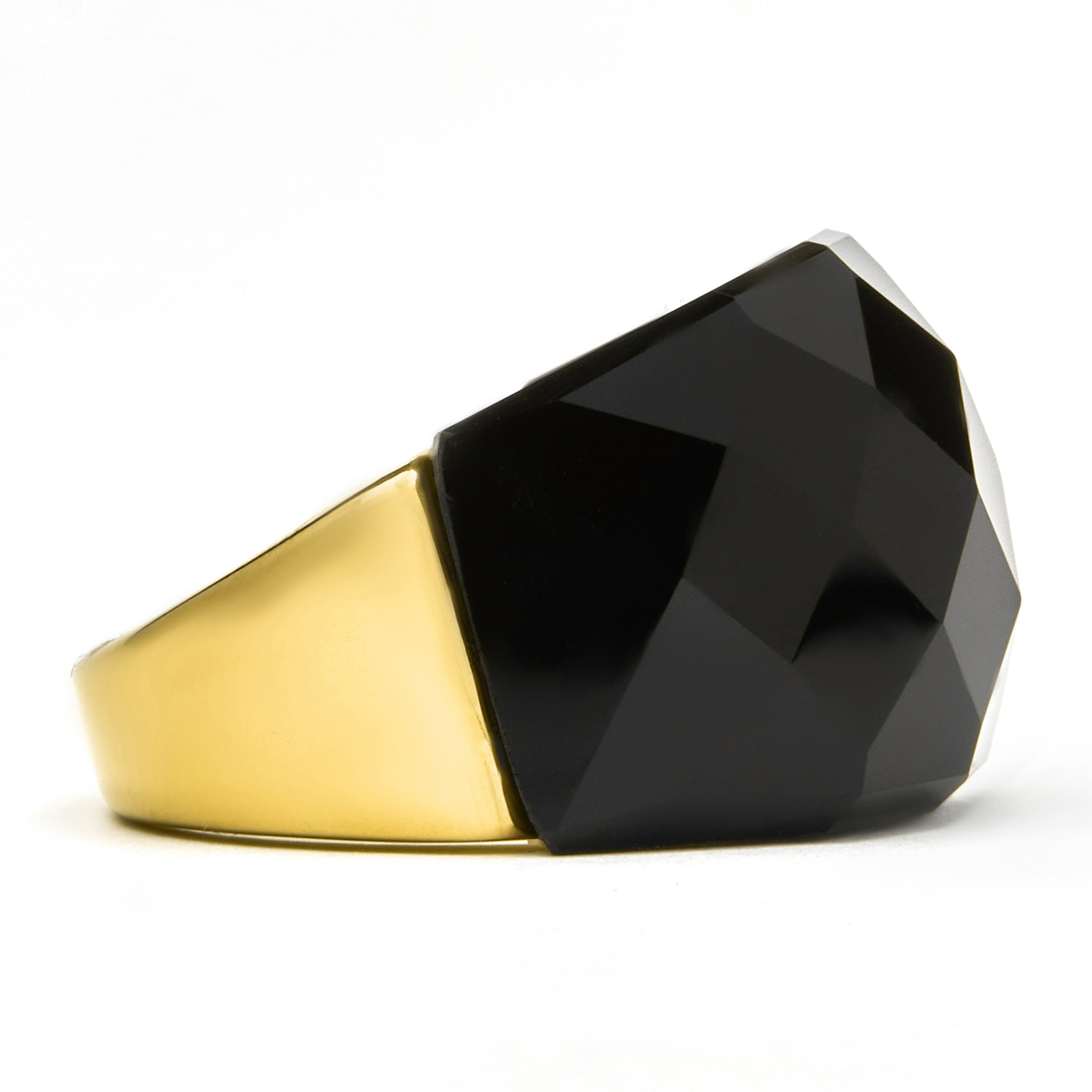 Anillo con Cuarzo Hidrotermal Onix acabado en oro amarillo de 18k