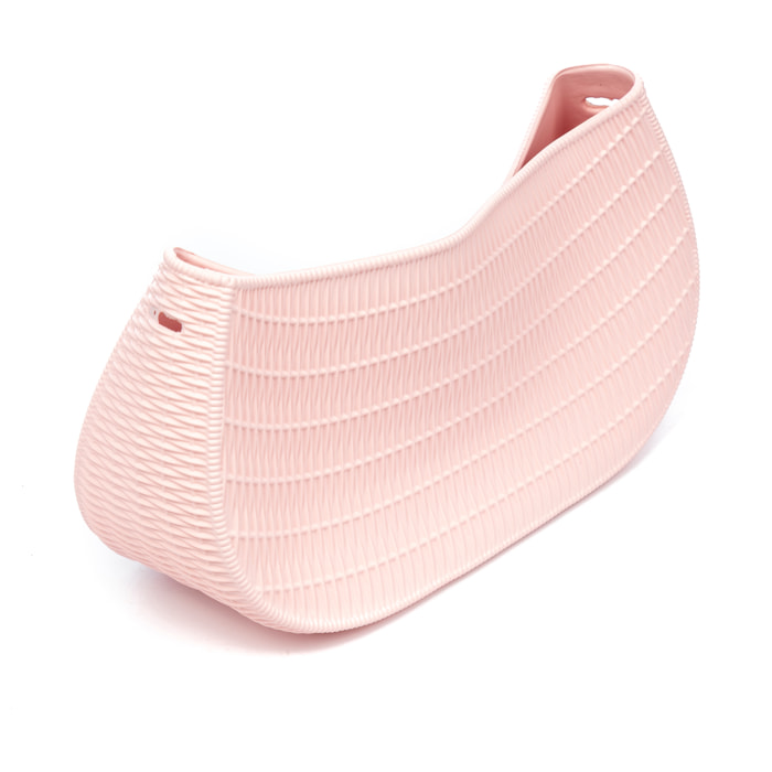 Cuerpo bolso bandolera de goma eva grabado con patrón de diseño.