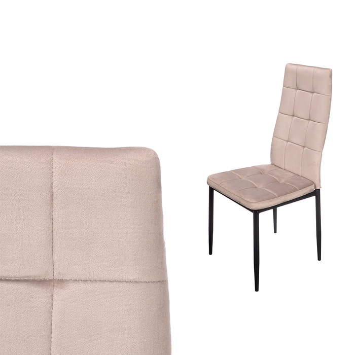 Silla con respaldo alto de terciopelo en color gris.