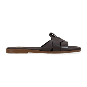 Sandalias planas marrones en piel con plantilla acolchada