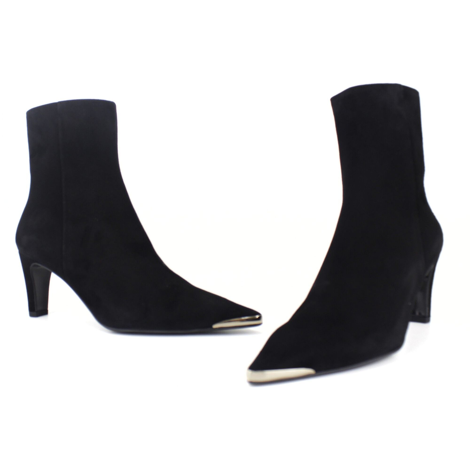 Botin en negro.Tacón de 6 cm