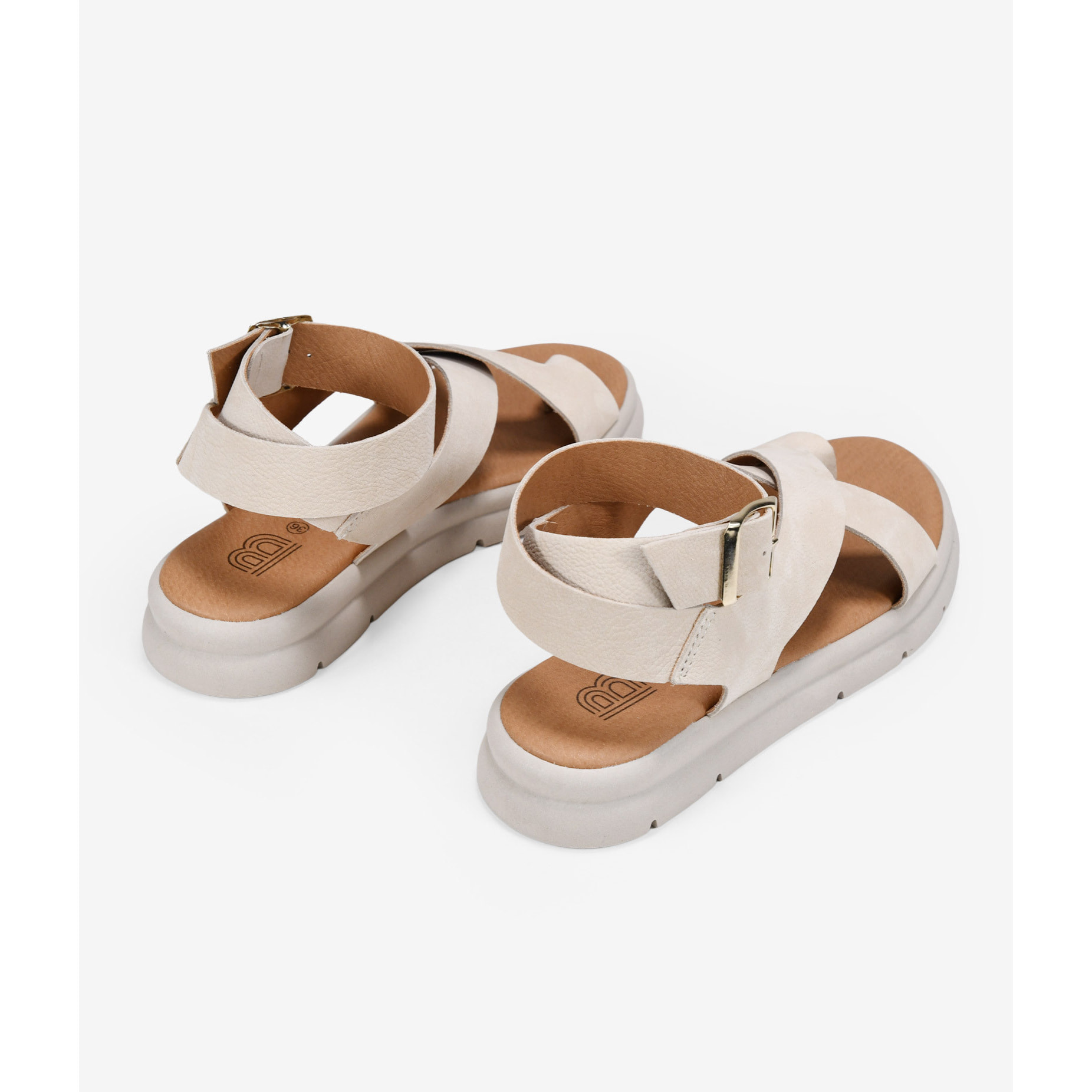 Sandalias de dedo blancas en piel con hebilla