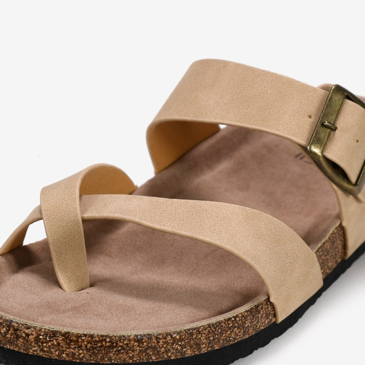 Sandalias de dedo planas beige con suela de corcho