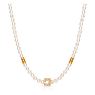 Collana in argento sterling 925 con perle e dettagli dorati con chiusura a molla.