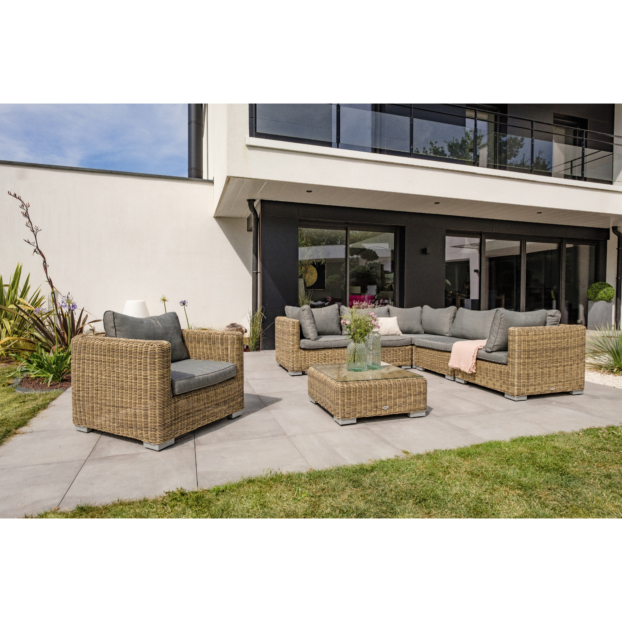 MONTMARTRE - Salon de jardin 6 places en résine tressée miel