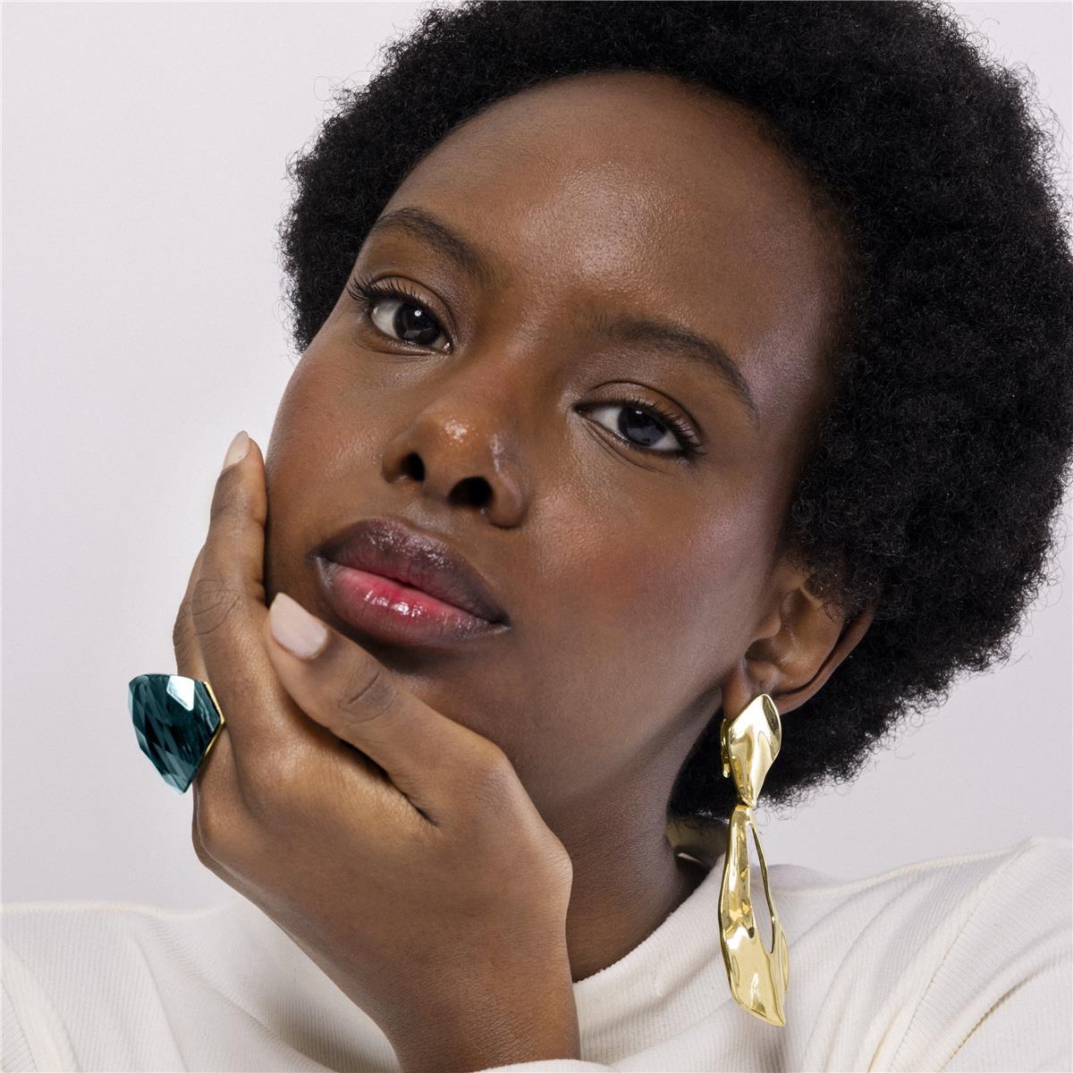 Pendientes Lux by Lux acabadoss en oro amarillo 18K