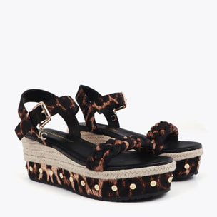 Zeppa con cinturino intrecciato e dettagli metallici