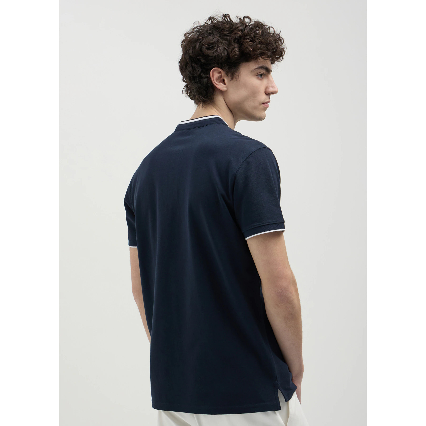 T-shirt polo coreana