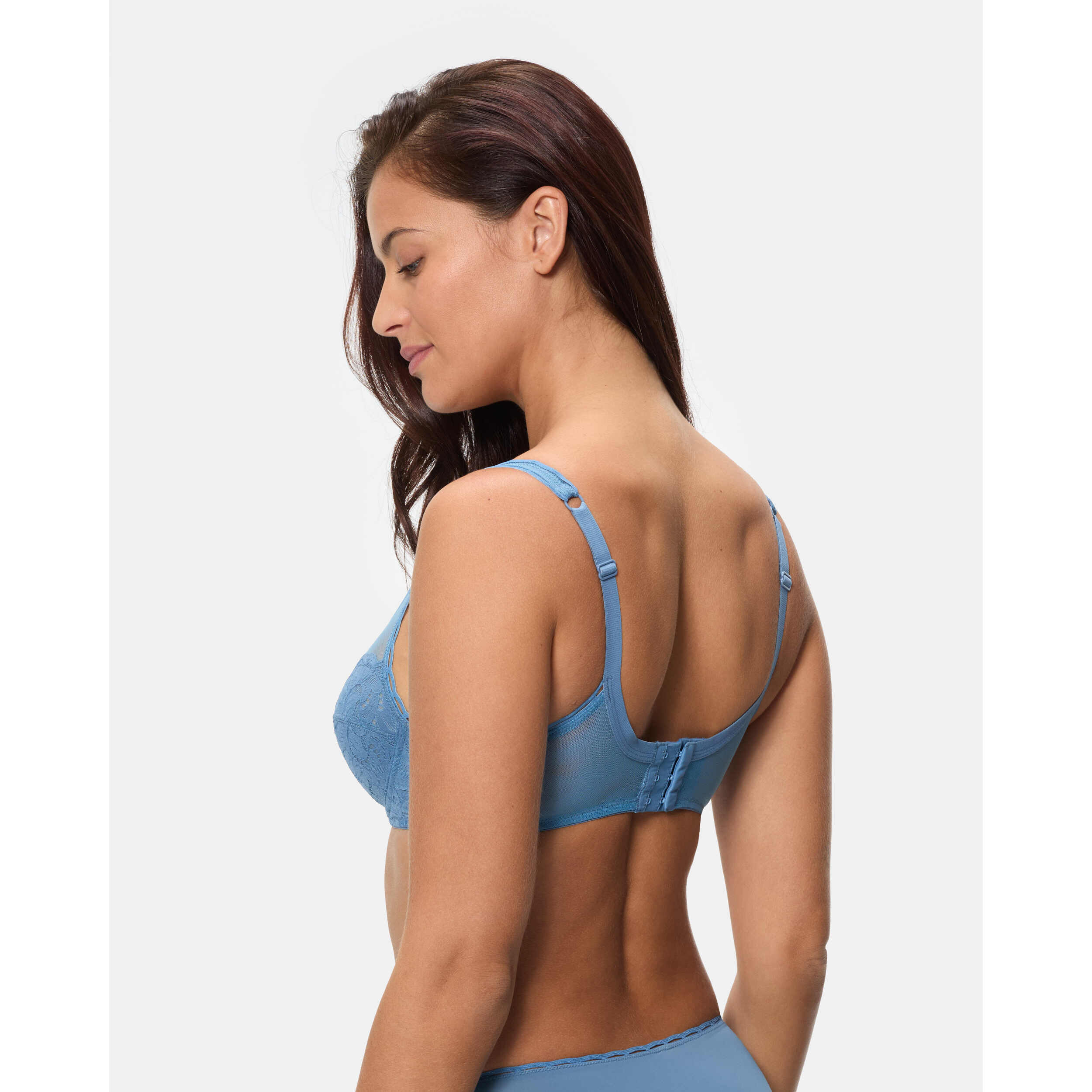 Sujetador con aros, de sujeción clásica con nuevo encaje floral, mate y femenino