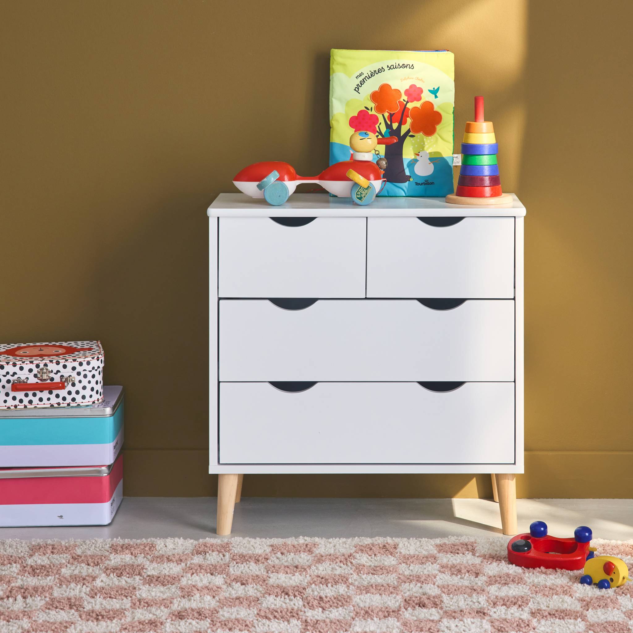 Commode pour enfant. 4 tiroirs. pieds en pin