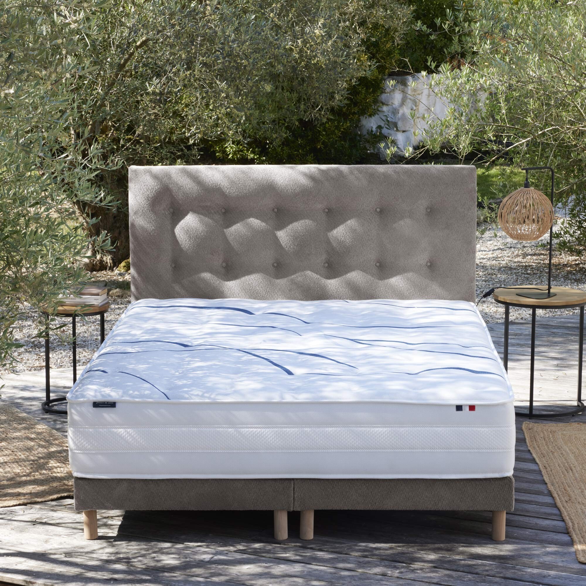 Tete de lit capitonnée Eden gris clair, chenille bouclettes