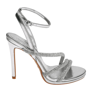 Sandalias con tacón plateado en laminado con piedras