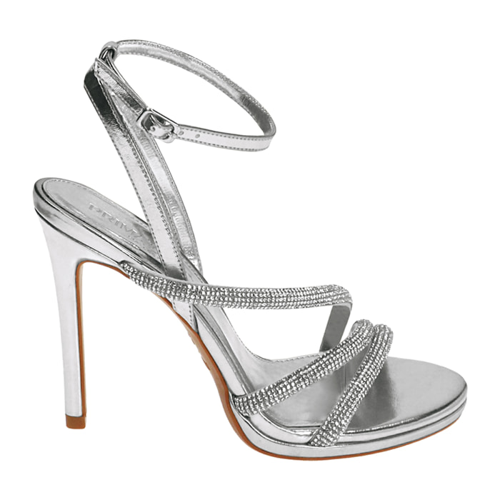 Sandalias con tacón plateado en laminado con piedras