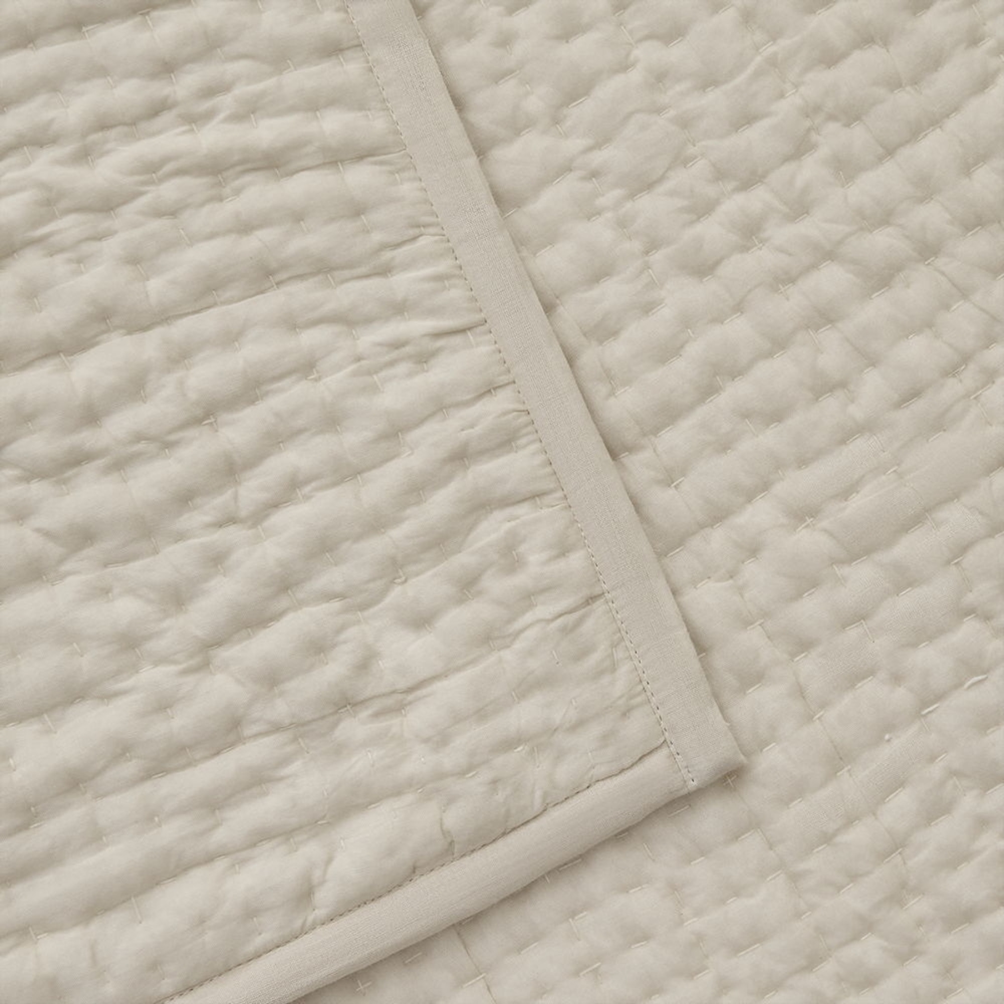 Colcha acolchada pespuntes Groma color marfil crudo 100% Algodón