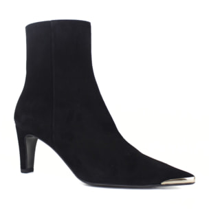 Botin en negro.Tacón de 6 cm