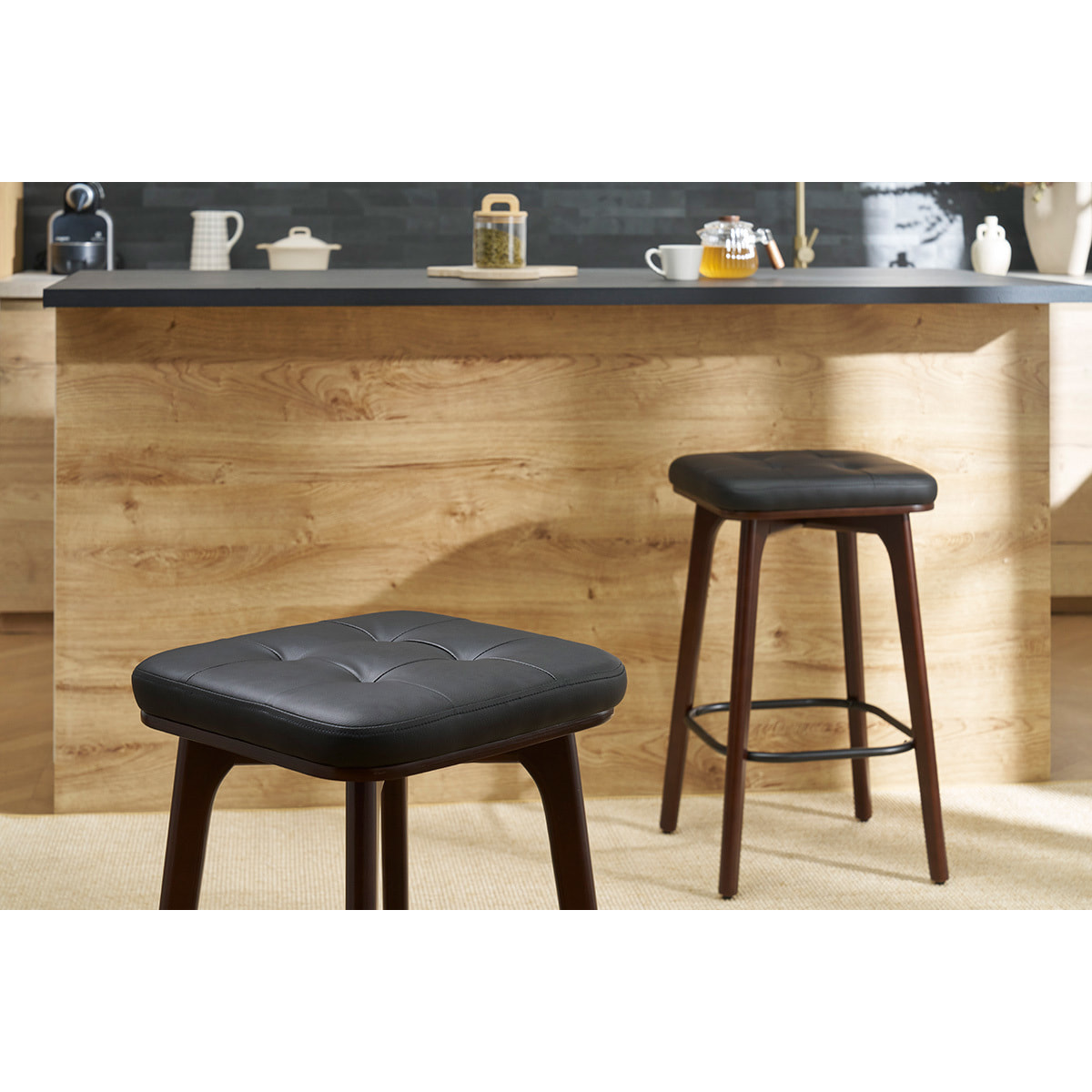 Tabourets de bar vintage noirs et bois foncé 65 cm (lot de 2) GRAMMA