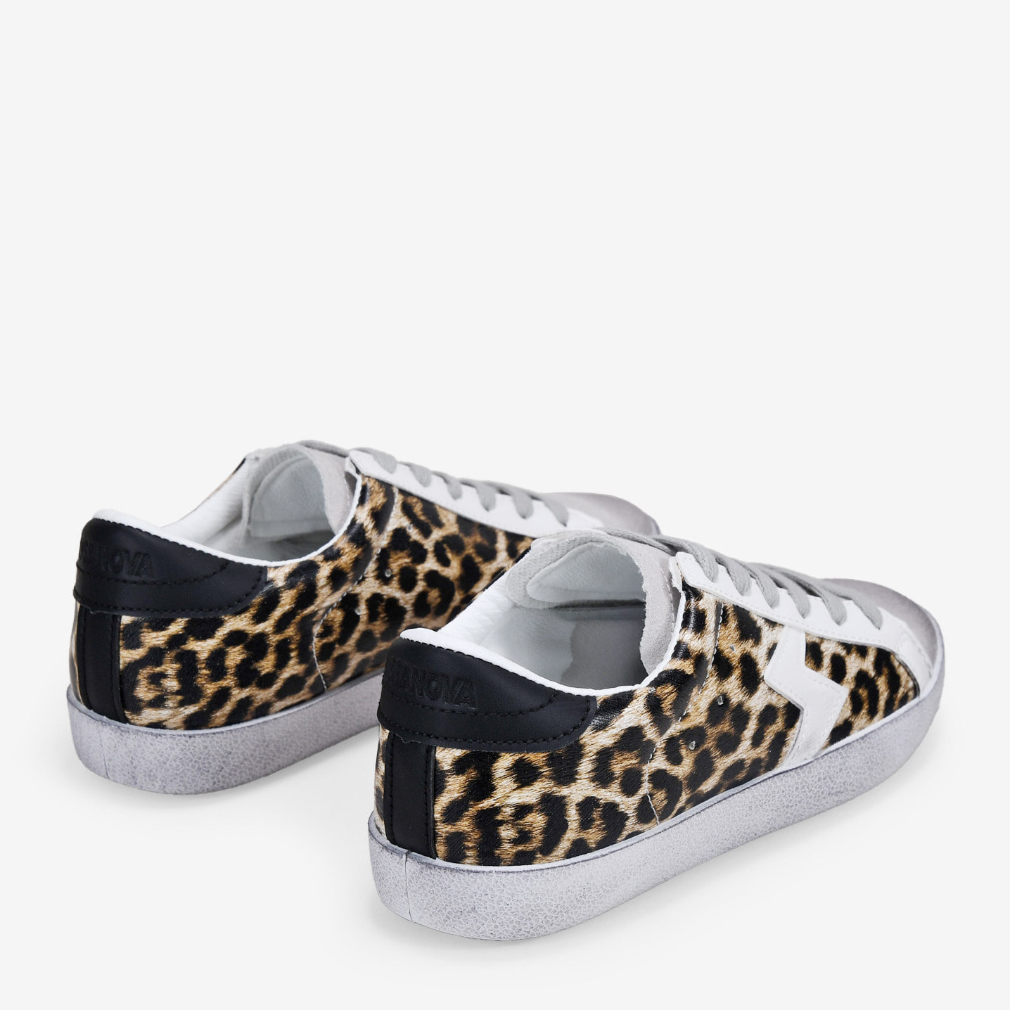 Zapatillas deportivas leopardo con cordones
