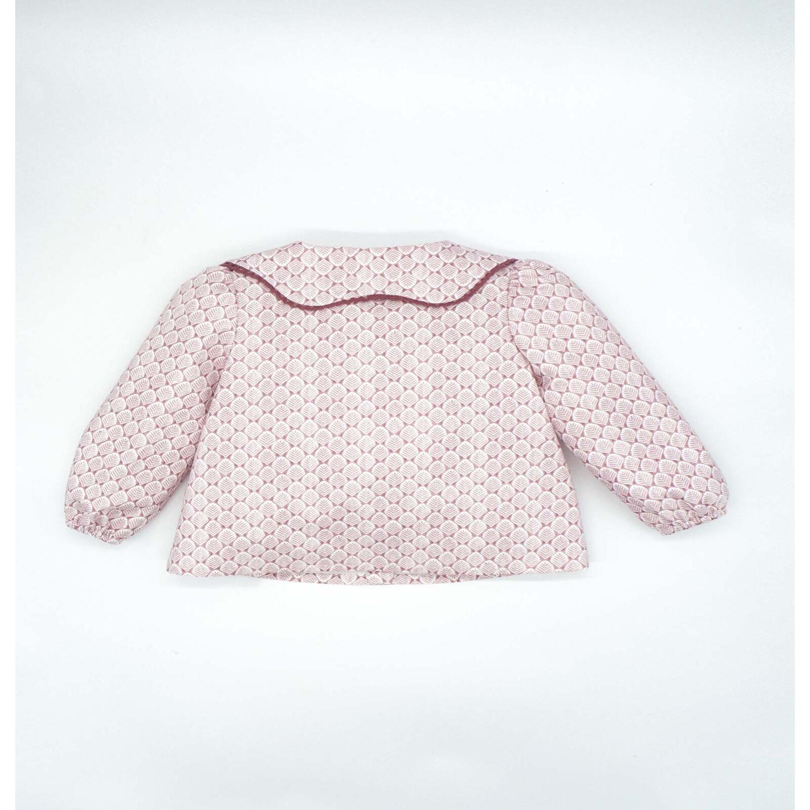 Camisa estampada hojas malva con cuello volante