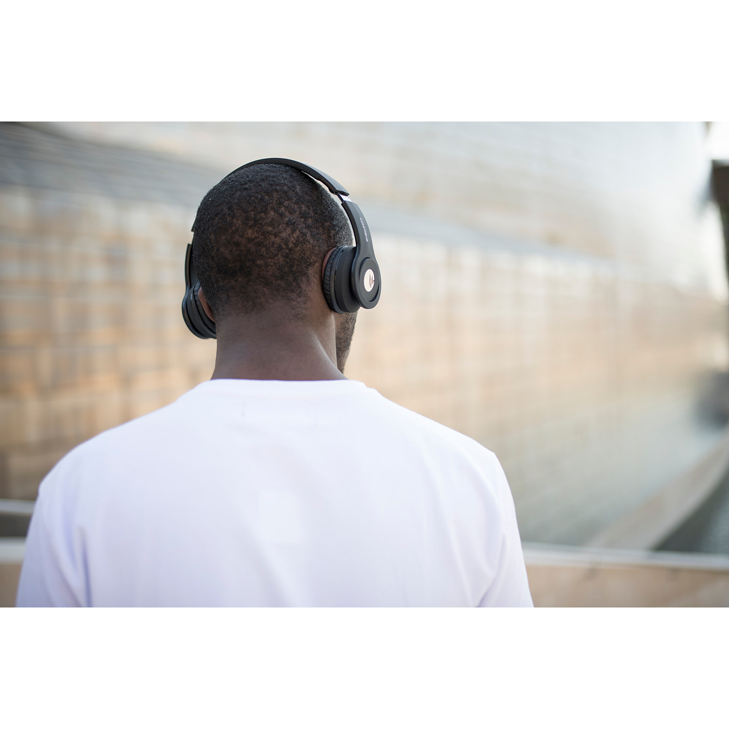 MAGNUSSEN W1 HEADPHONES en color Negro