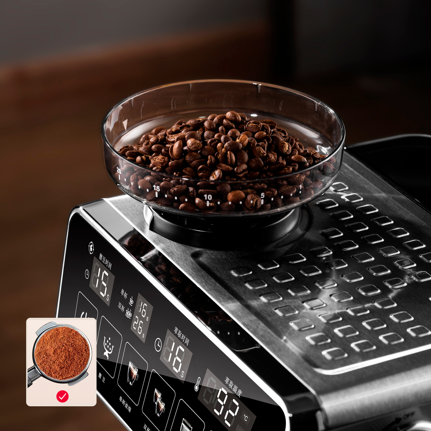 Macchinetta del caffè da 1150W con 22 livelli di macinatura da 120W e sistema duale per caffè freddo o caldo. Schermo touch, lancia vapore, pressione di 20 bar e serbatoio da 2L.