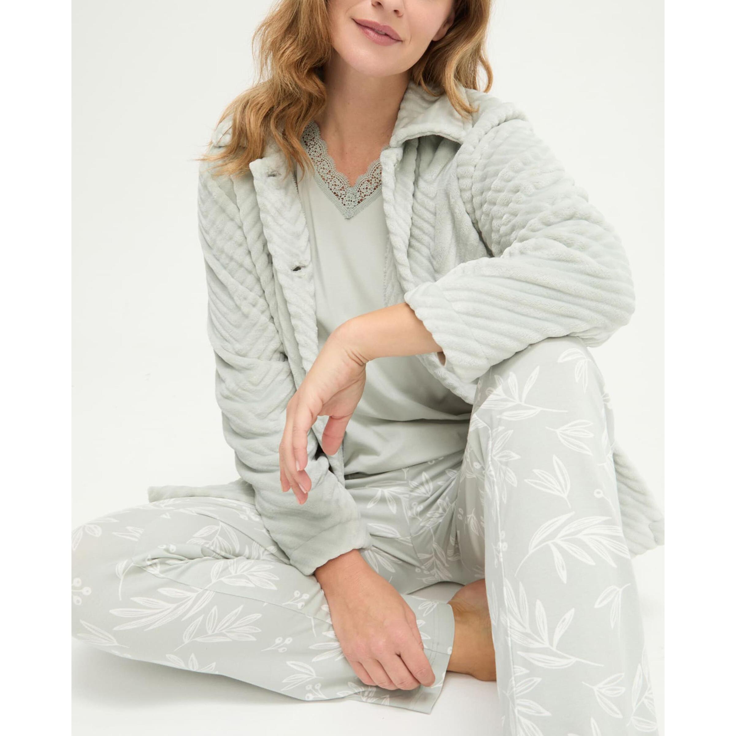 Conjunto mujer de pijama con bata de espiga