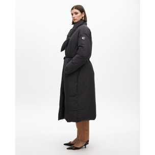 Cappotto imbottito con cintura e collo avvolgente