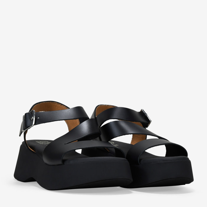 Sandalias de plataforma negras en piel
