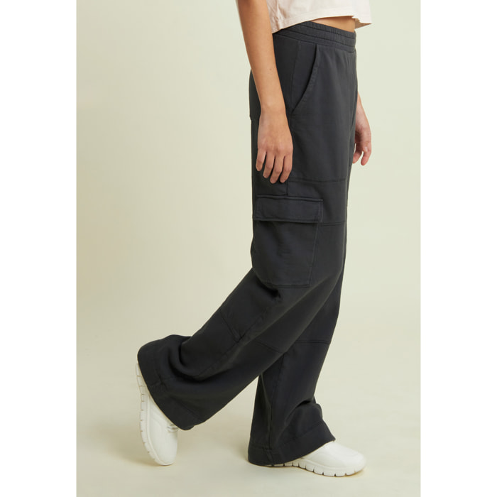 Pantaloni cargo wide leg in felpa con tasconi