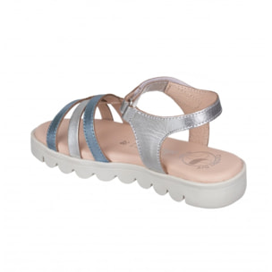 Sandalia toda en piel con suela hiper flexible.