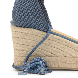 Alpargata Cora cuña de yute con rayón trenzado, cintas y escote en V con hilos metalizados