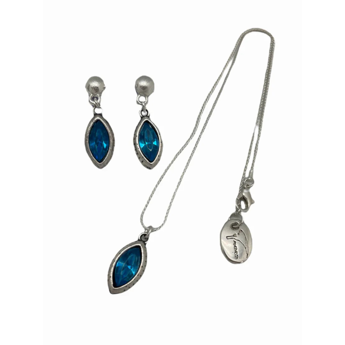 Conjunto colgante y pendientes de lagrá­ma en zamak chapado plata de ley y cristal facetado en azul .