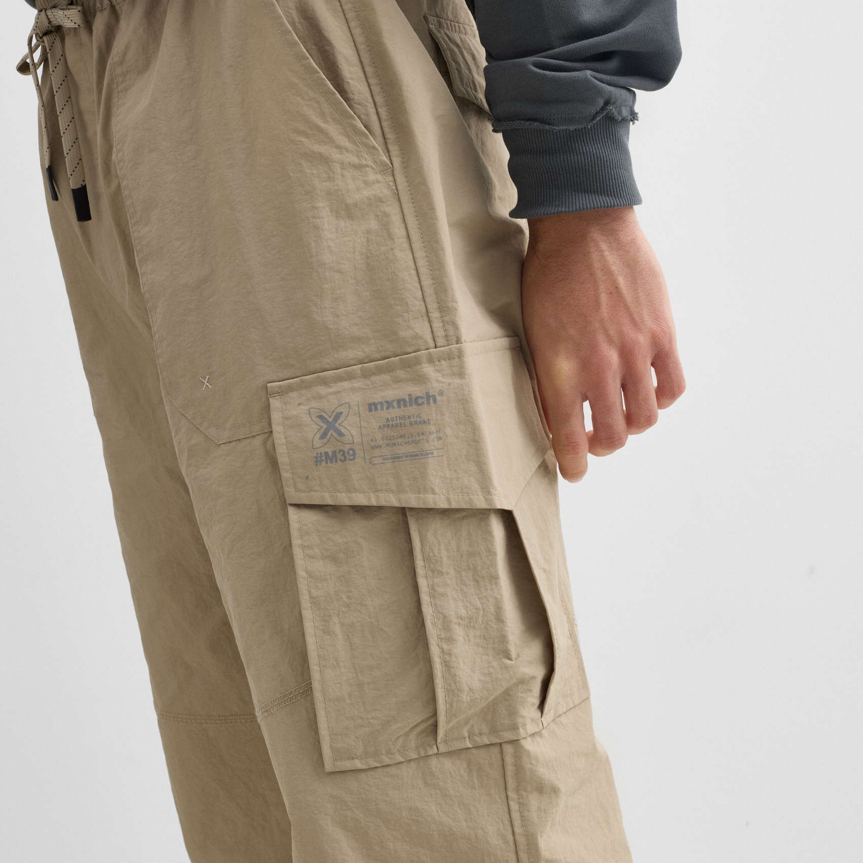 Pantalón MUNICH cargo gang streetwear de nylon camel