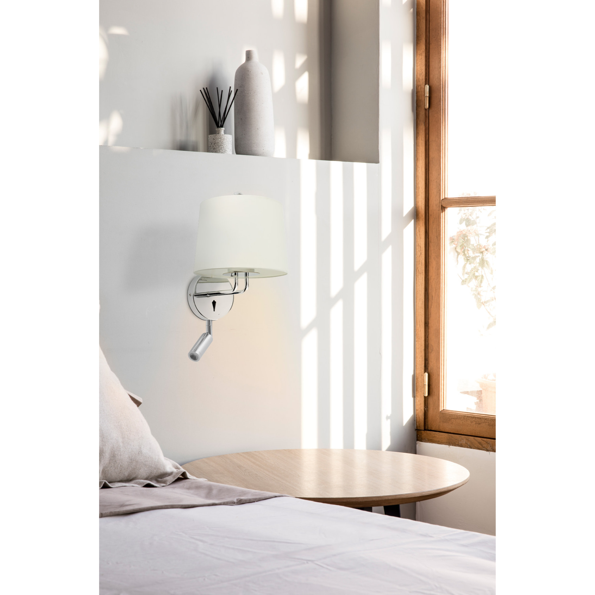 MONTREAL Lampe applique avec lecteur chrome/blanc
