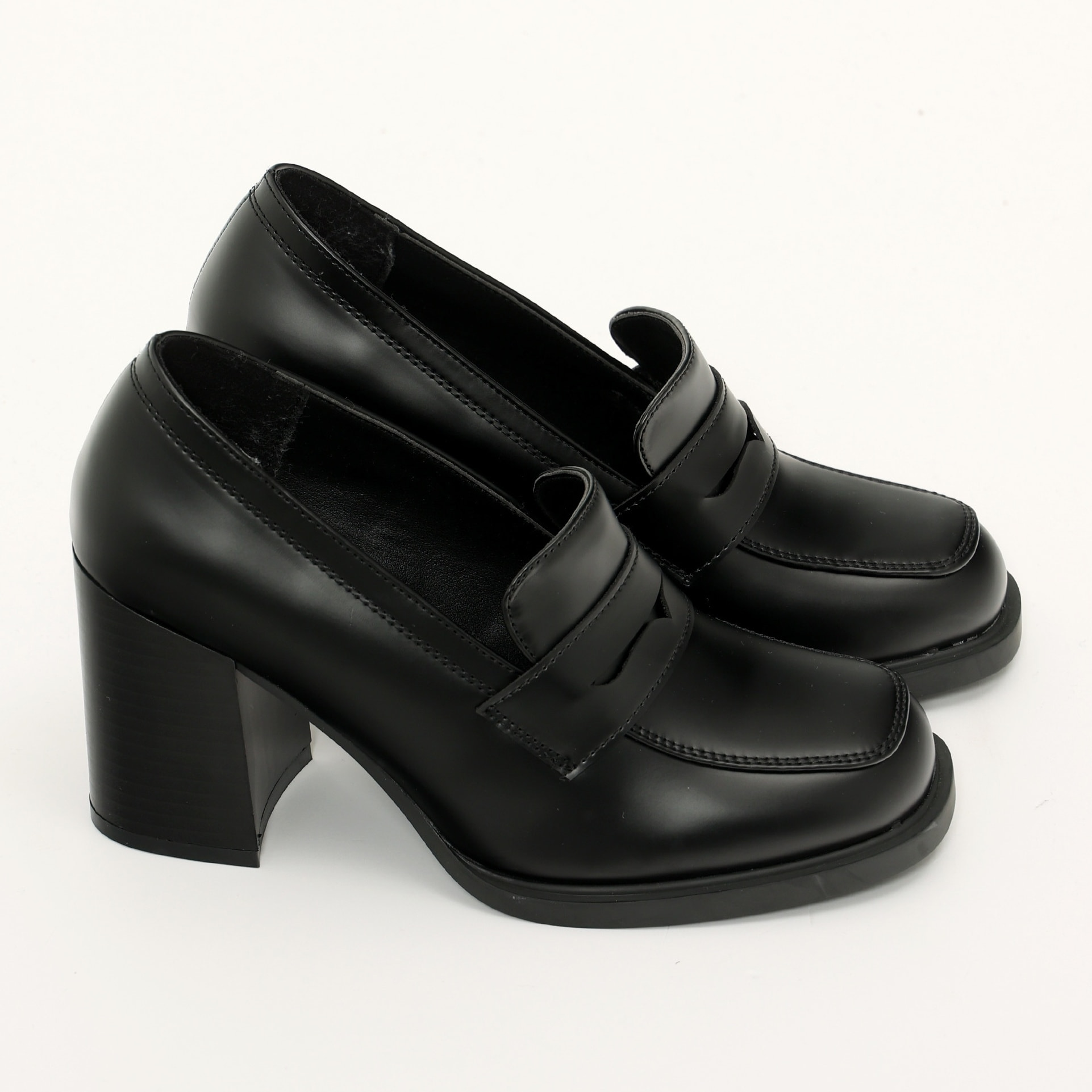 Mocassini in simil pelle con tacco comodo quadrato