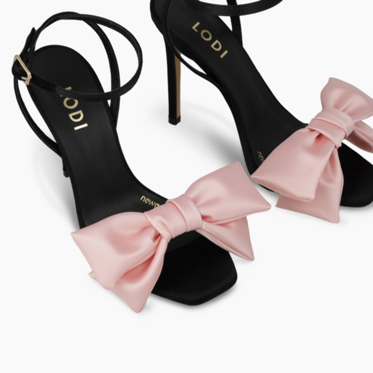 SANDALIAS NEGRAS LAZO ROSA WANS-TE