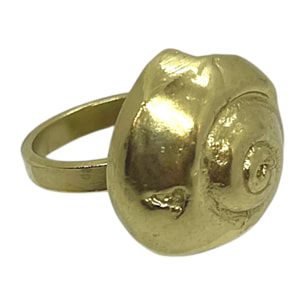 Anillo 3D caracola artesanal en dorado laton