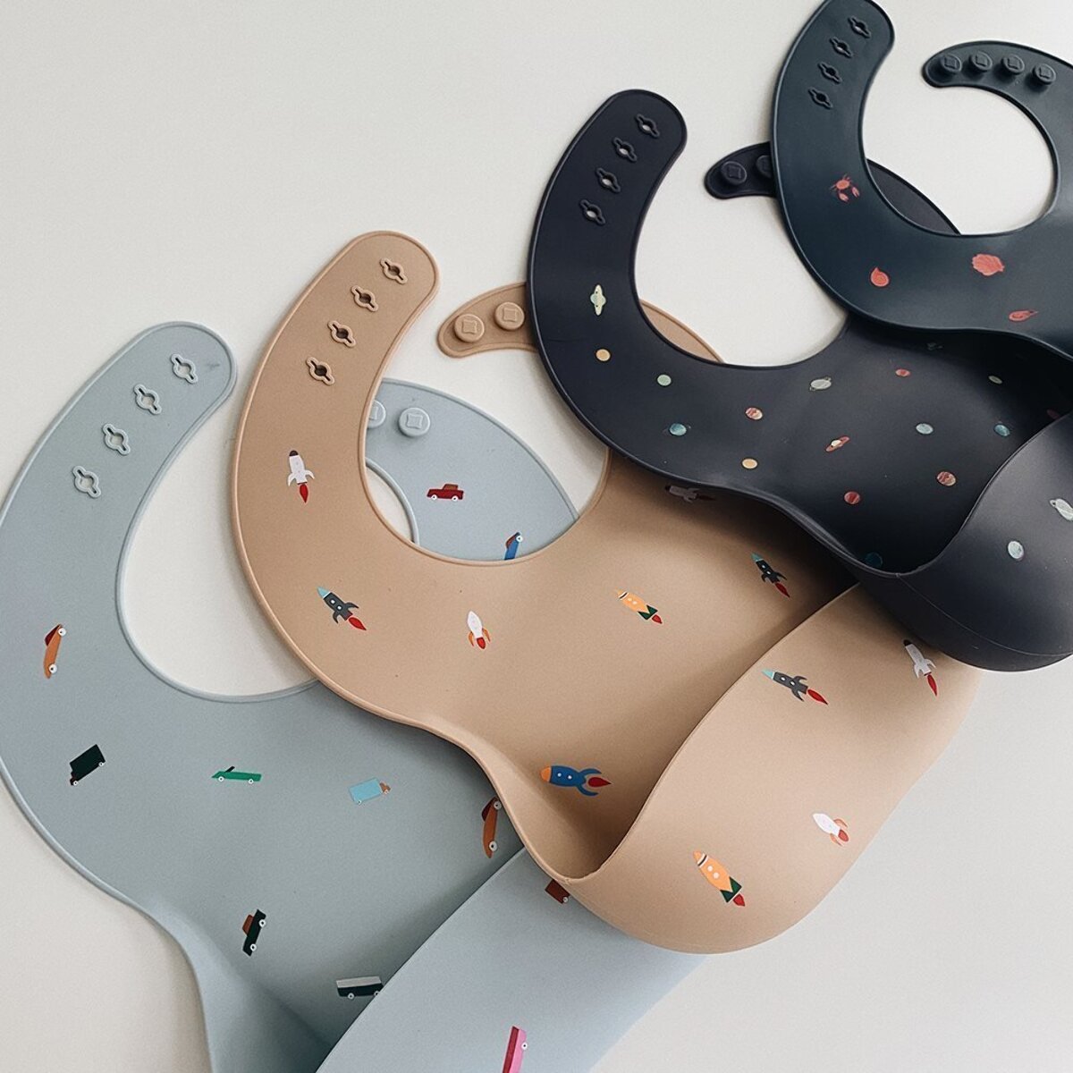 Mushie Babero Silicona Print