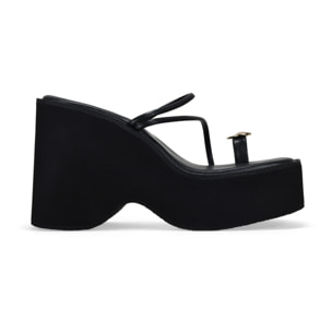 Sandalias de dedo negras con plataforma