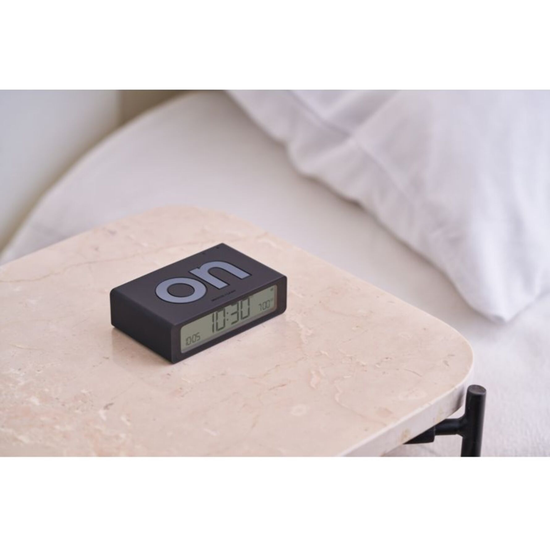 Réveil LEXON Flip Mini de Voyage Rechargeable Noir