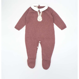 Pelele malva con dibujo de conejo en el centro