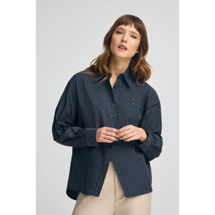 Camicia blu marino relaxed fit e collo classico
