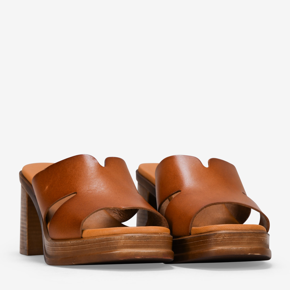 Sandalias de tacón cuero en piel