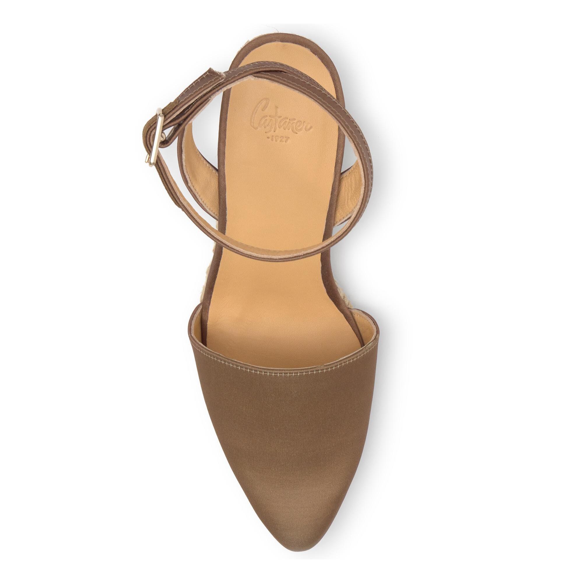 Alpargata Judi cuña de yute geométrica en raso con pulsera y punta afilada