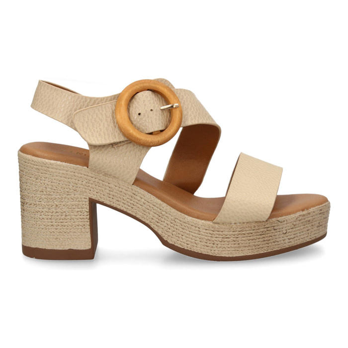 Sandalia de tacon para mujer diseño moderno elegante y comodo con tiras cruzadas en el talon.