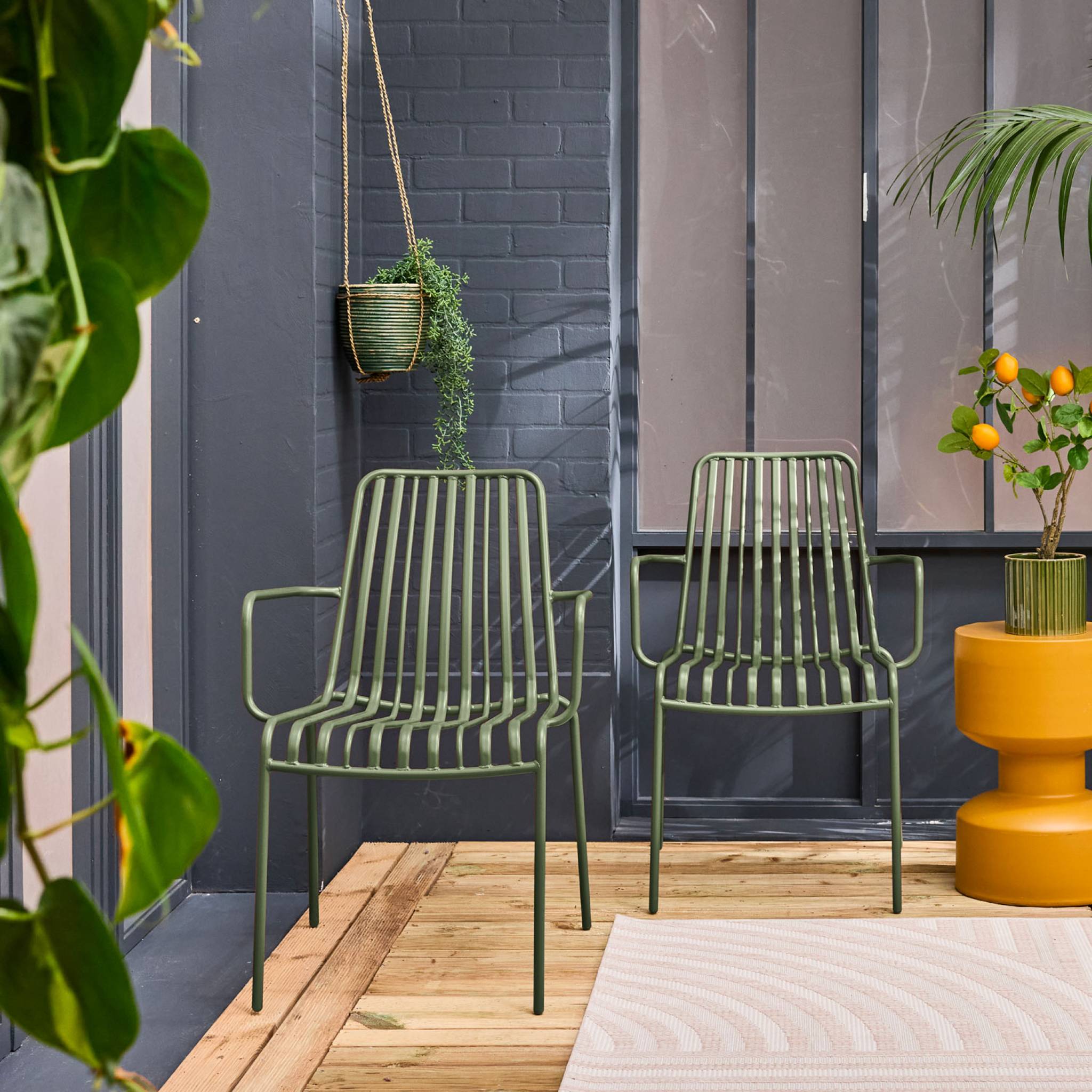 Lot de 2 fauteuils de jardin FLORIDA kaki empilable en acier. L 59 x P 53.5 x H 78 cm